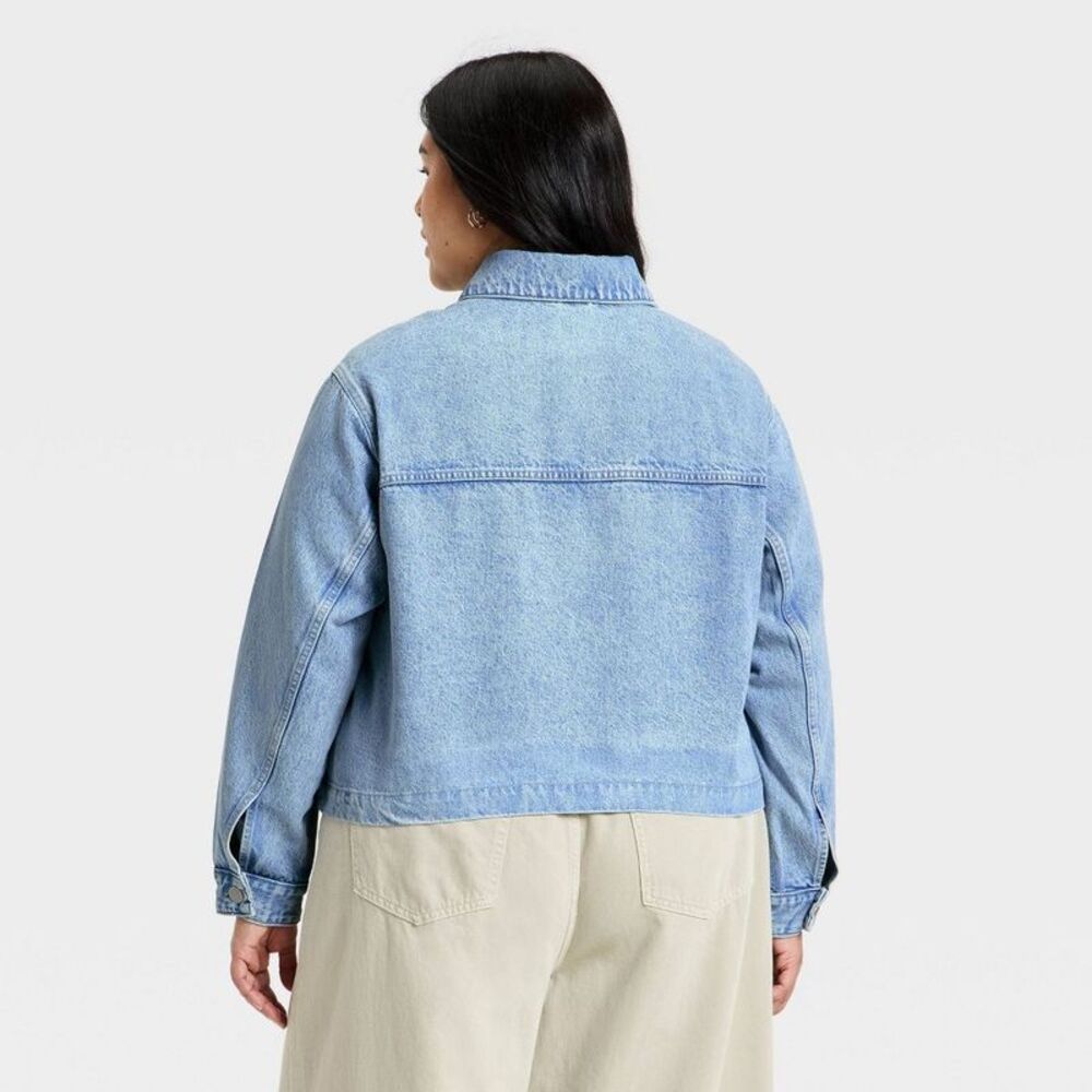 Women's Cropped Painter Denim Jacket - Universal Thread Medium Wash 2X - Picture 2 of 3